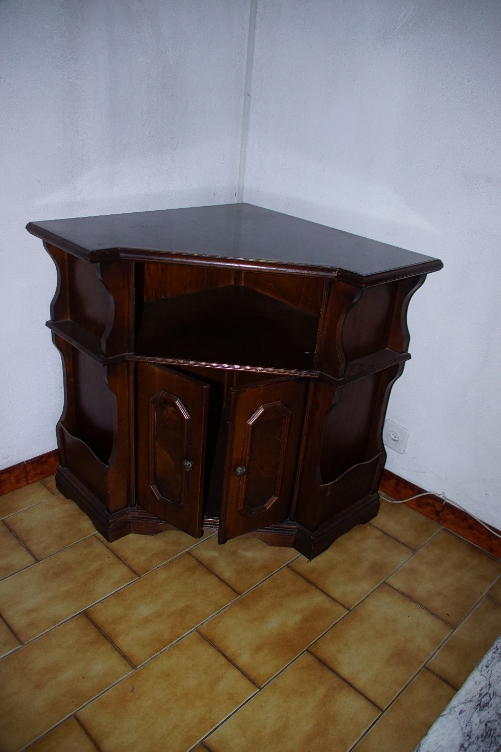 mobile ad angolo per TV